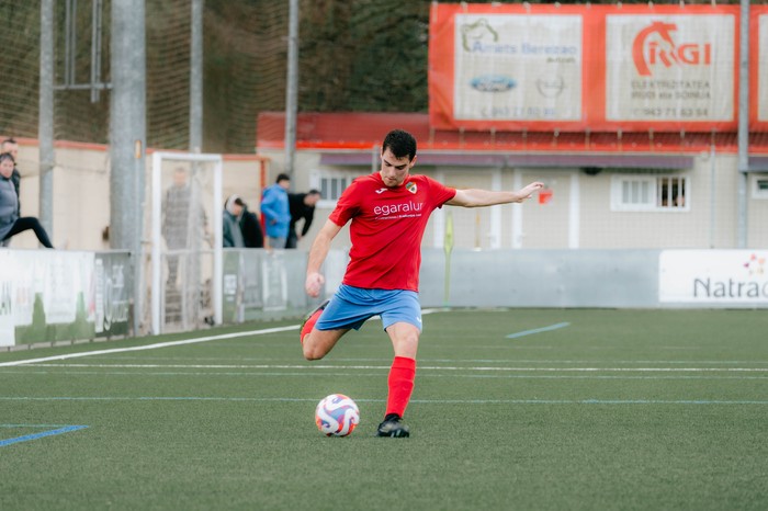 Sailkapenean atzetik datozenekiko aldea txikitu egin da