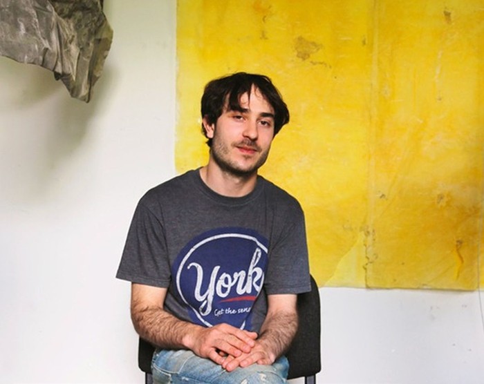 Mikel Escobales: "Artista-sare ona dago Euskal Herrian, eta horrek asko laguntzen du lan egiterakoan"