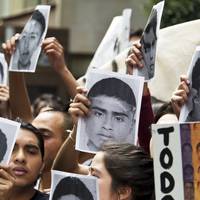 Elkarretaratzea: Hiru urte Ayotzinapa 43 ikasle desagertuta