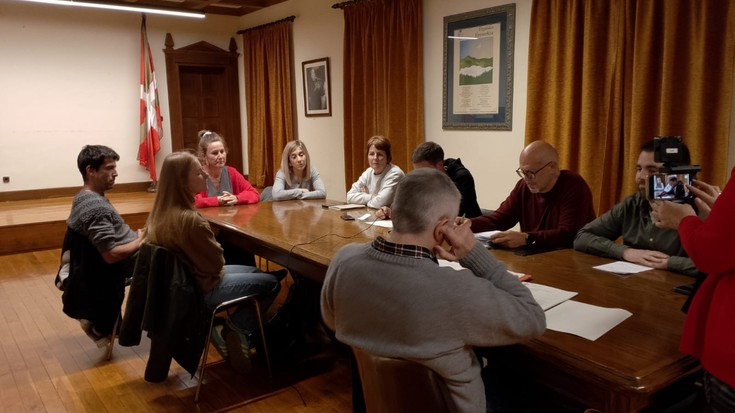 Soldata igoerak eta zorra kitatzeko 100.000 euroko kreditu-aldaketa onartu ditu udalbatzak