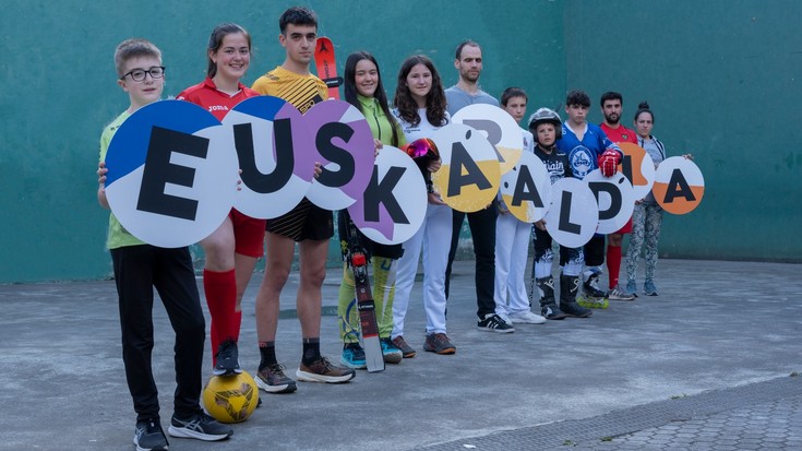 Hamaikakoaren aurkezpenaren ostean, hika ariketa gaztetxean