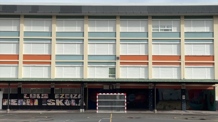 Hezkuntza publikoko irakasleen grebak bertan behera, hitzarmen berria sinatuta