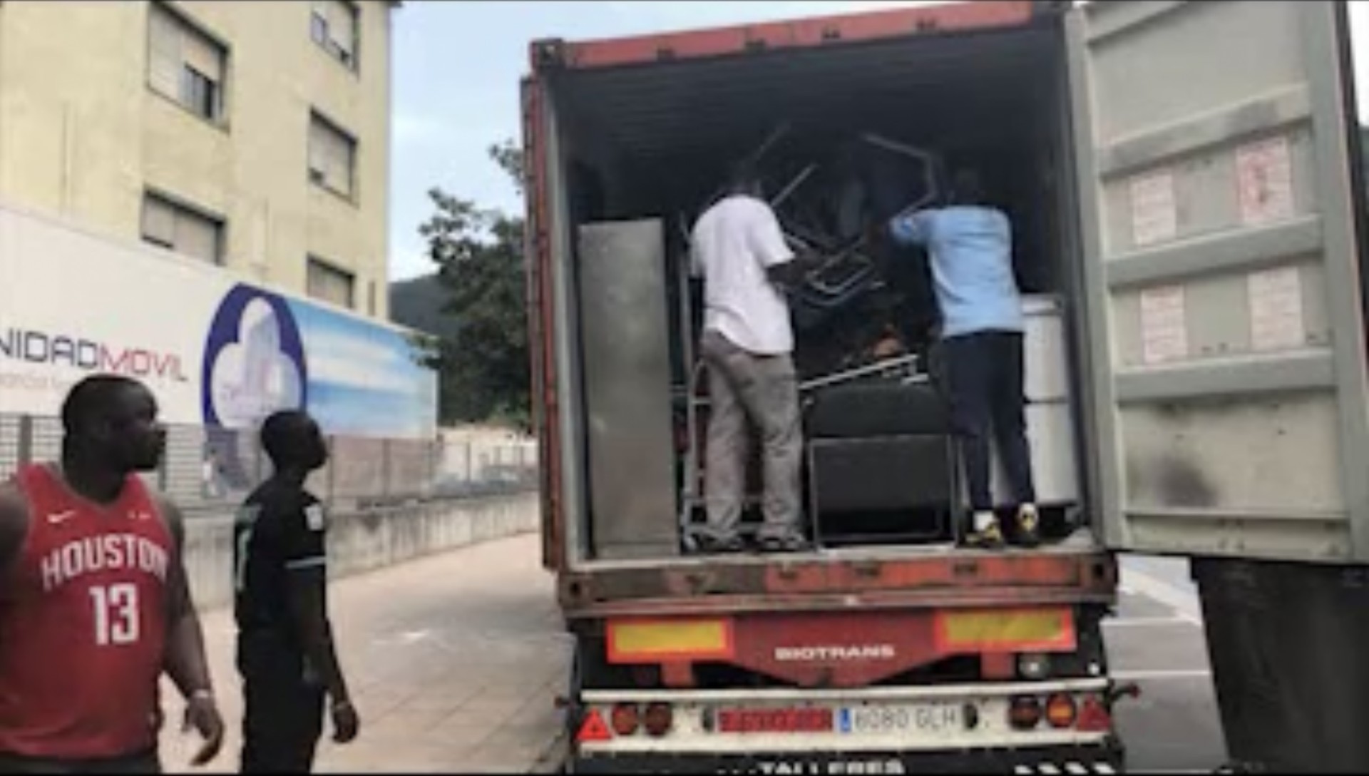 Yaakar elkarteko hainbat kide Senegalera bidean dira