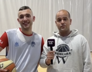 Bergara saskibaloi taldeko kideak galdetegi azkarrean