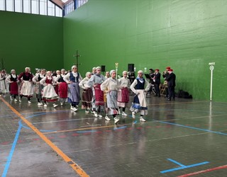Gorbeialdeko Dantzarien VIII. Topaketa egin dute asteburuan Aramaion