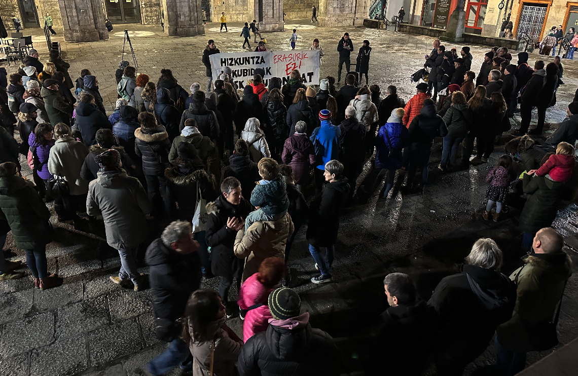 Euskaldunen hizkuntza eskubideak aldarrikatu dituzte Arrasaten