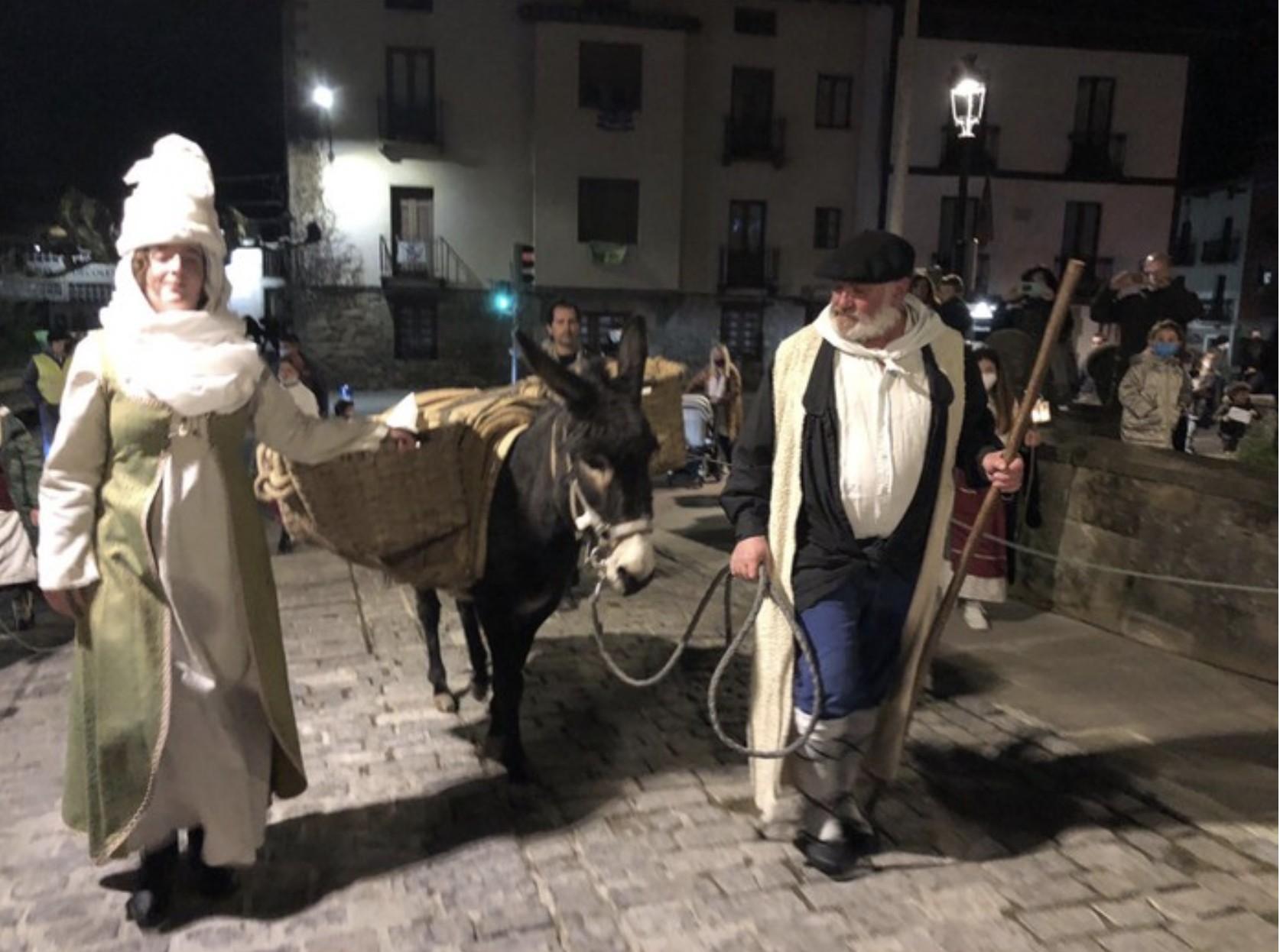 Laster dira Elgetan Olentzero eta Mari Domingi
