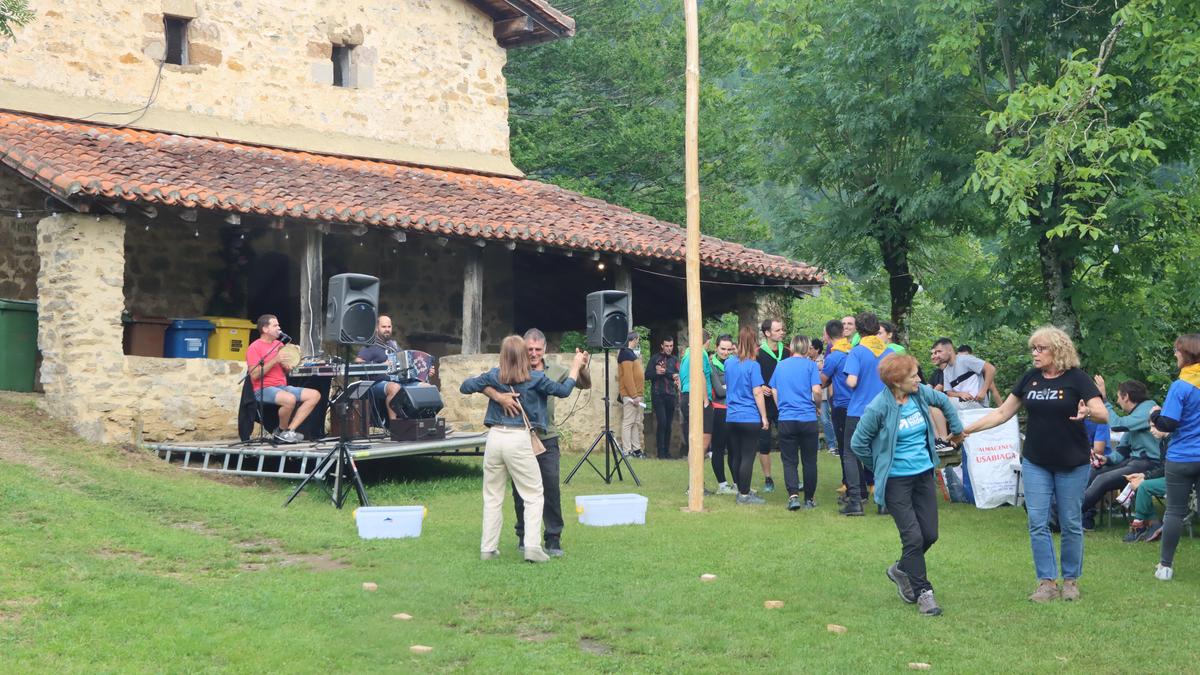 Lizarraga auzoko sanmartzialak ohiko bide eta giro onetik ospatuko dituzte
