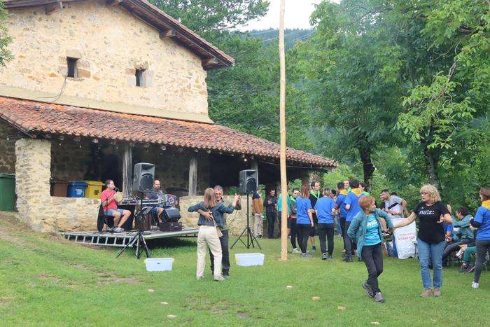 Lizarraga auzoko sanmartzialak ohiko bide eta giro onetik ospatuko dituzte