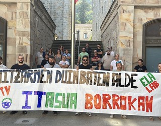 IATko langileak Bergarako alkatearekin batzartu dira udaletxean