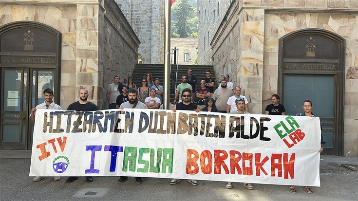 IATko langileak Bergarako alkatearekin batzartu dira udaletxean