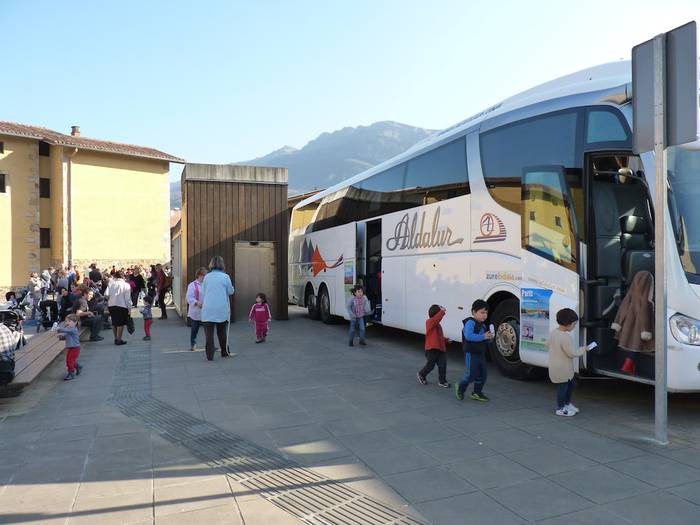 Eskola Bus jarriko dute martxan maiatzean Oñatin, proba modura