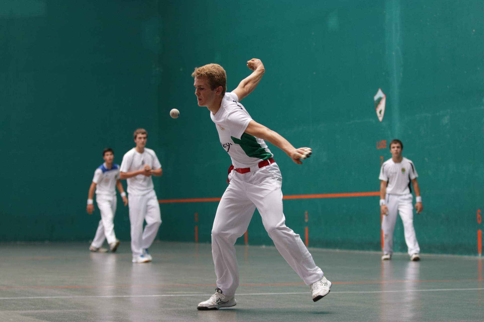 Pilota partidu biziak San Migel Txapelketako final laurdenetan