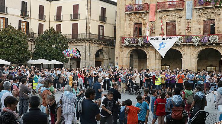 'Orain presoak' ekimenean ehunka lagunek parte hartu dute