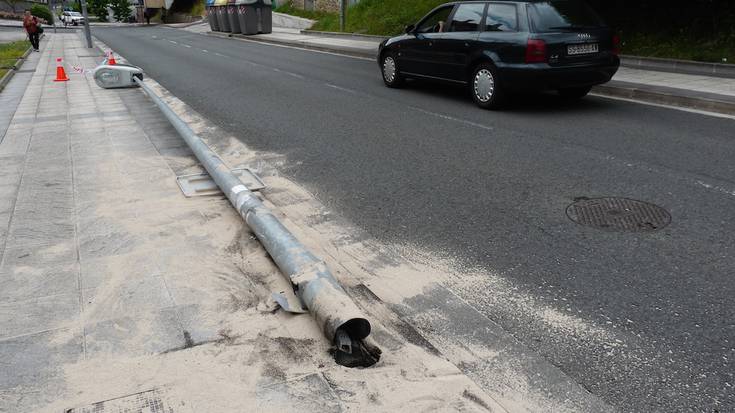 Epailearengana joateko zain, aske atzo Arrasaten farola bota zuen gidaria