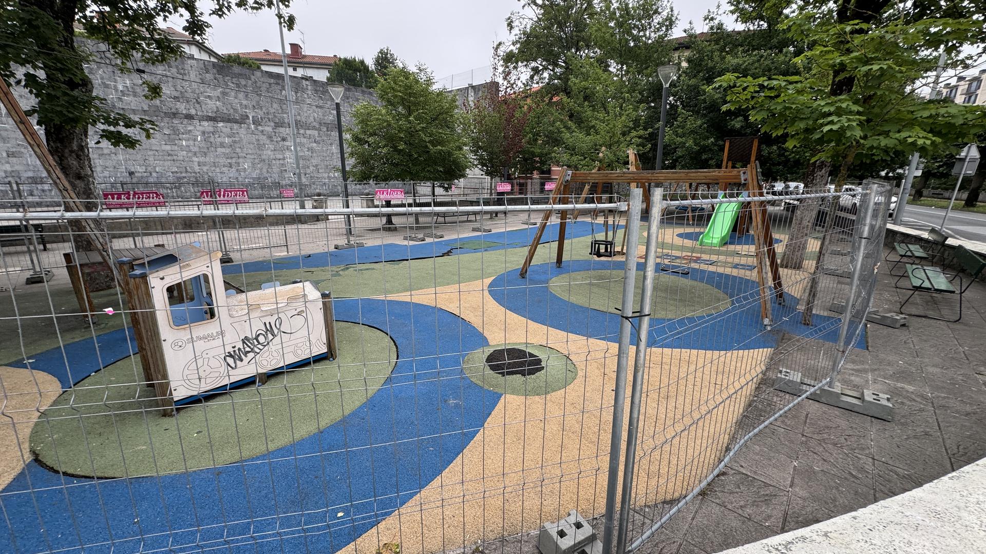 Arrasateko haur parkeen egoeraz, mantenuaz eta inbertsioez