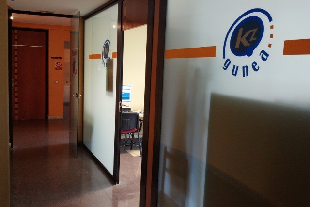 Izen-ematea zabalik, KZguneko abenduko bi ikastaroetarako