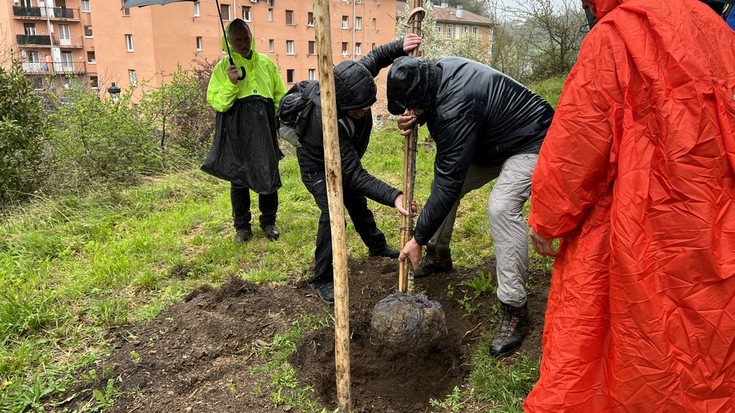 Aiherrak eta Antzuolak senidetzaren haritza landatu dute