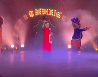 'Fofito' pailazoaren 'Viva el circo' eta 'El circo del miedo' zirku ikuskizunek harrera "ona" izan dute Bergaran