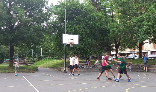 Hiruko lagunartekoa zapatuan, saskibaloiaz gozatzeko