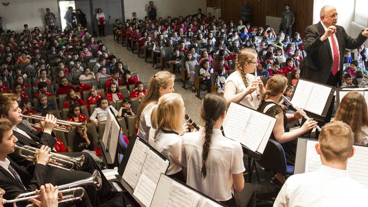 Musika eskolen jai handian, Europatik Debagoienera bisitan