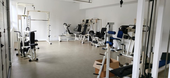 Gatzagako gimnasioko lanak amaitu dituzte, eta erabiltzaileentzako makinekin hornitu
