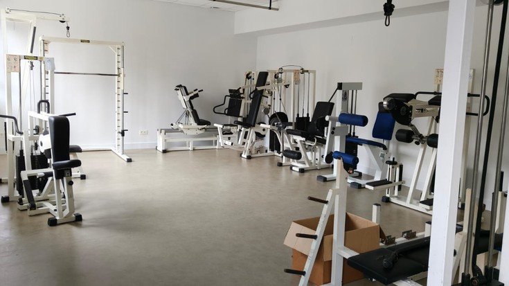 Gatzagako gimnasioko lanak amaitu dituzte, eta erabiltzaileentzako makinekin hornitu