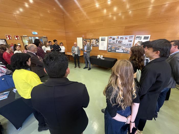 'Errepresioa, dispertsioa eta bakea' erakusketa ikusgai dago