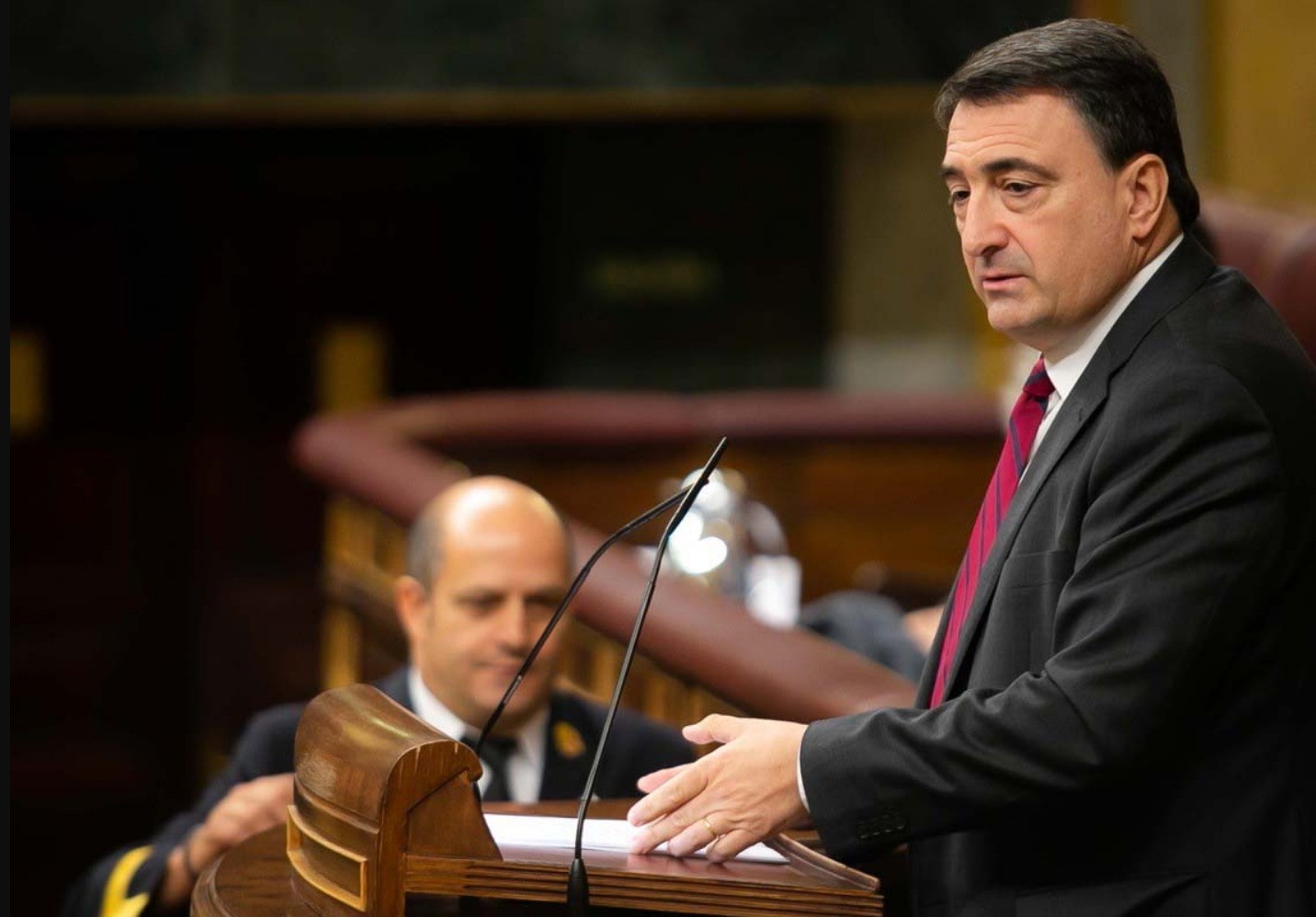 Urratsak ematea eta Kataluniari proposamen zehatzak egitea eskatu dio Aitor Estebanek Pedro Sánchezi, eskuzabaltasunez, etorkizunerako ikuskeraz eta dogmatismoa bazterrean utzita