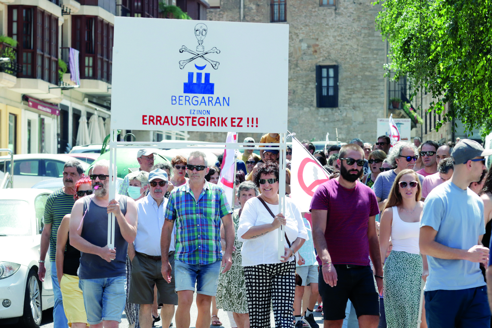 Larramendiko Arnasa taldeak "kezkaz" bizi du auzia, "interesak ikusita"