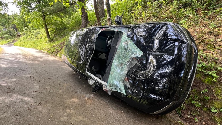 Bi pertsonak zauri arinak izan dituzte Oñatiko Olabarrieta auzoan izan den auto istripuan
