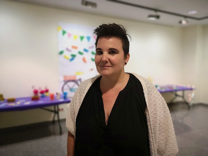 Olaia Arrese: "Argi dugu nerabeek kontsumitu egiten dutela; garrantzitsuena da jakitea zergatik kontsumizen duten"