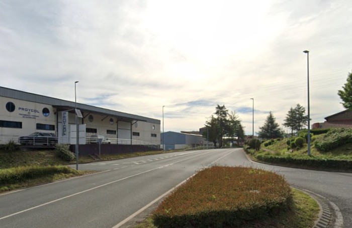 Bi ibilgailuaren arteko istripua izan da goizean Pagatza industrialde parean