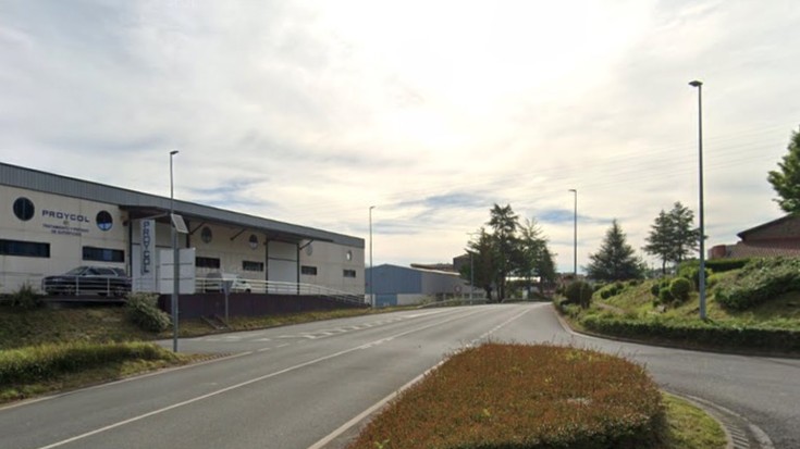 Bi ibilgailuaren arteko istripua izan da goizean Pagatza industrialde parean