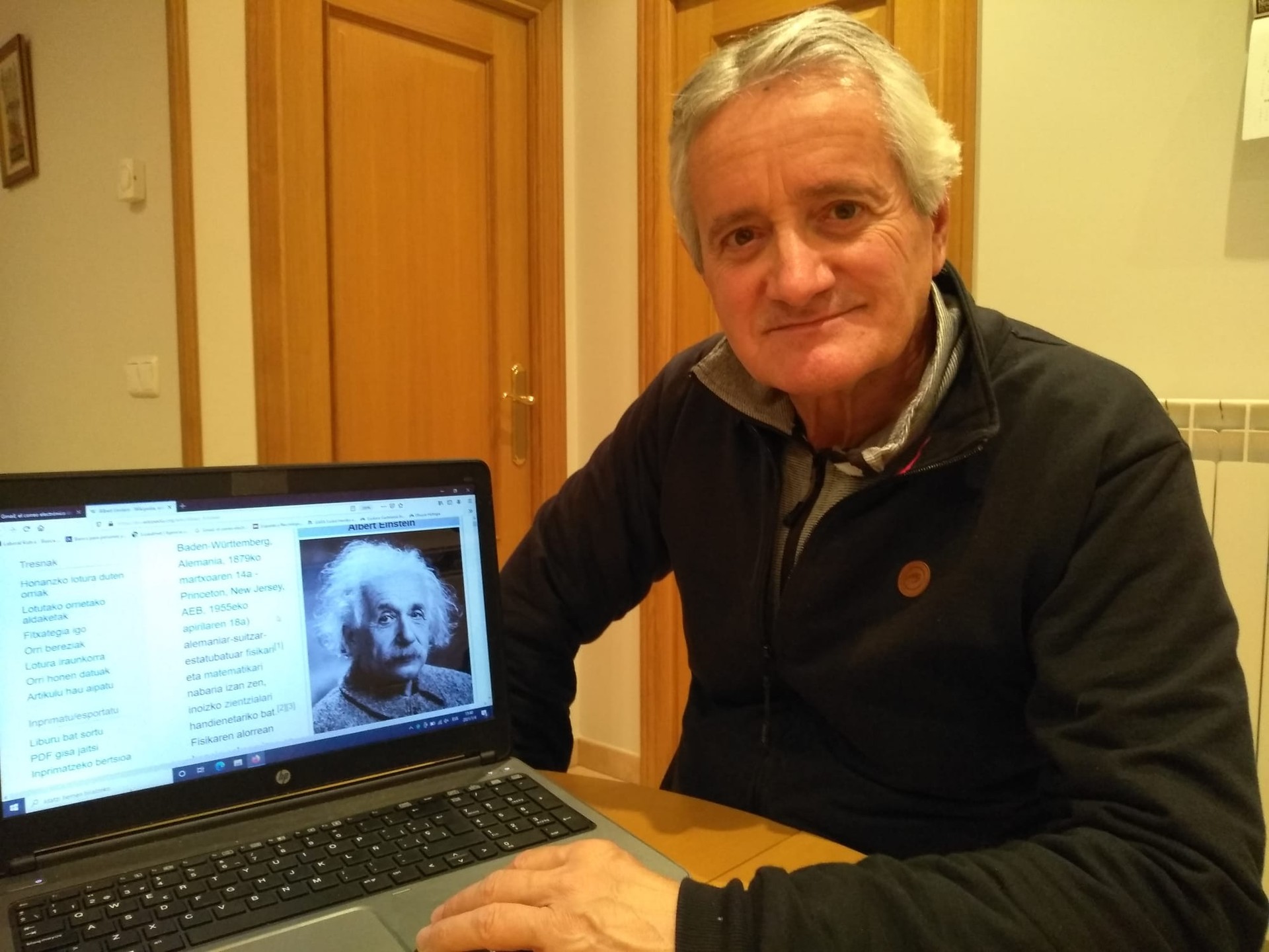 Iñazio Irizar: "Ingelesezkoa oinarri osatu dut euskarazko Wikipedia"