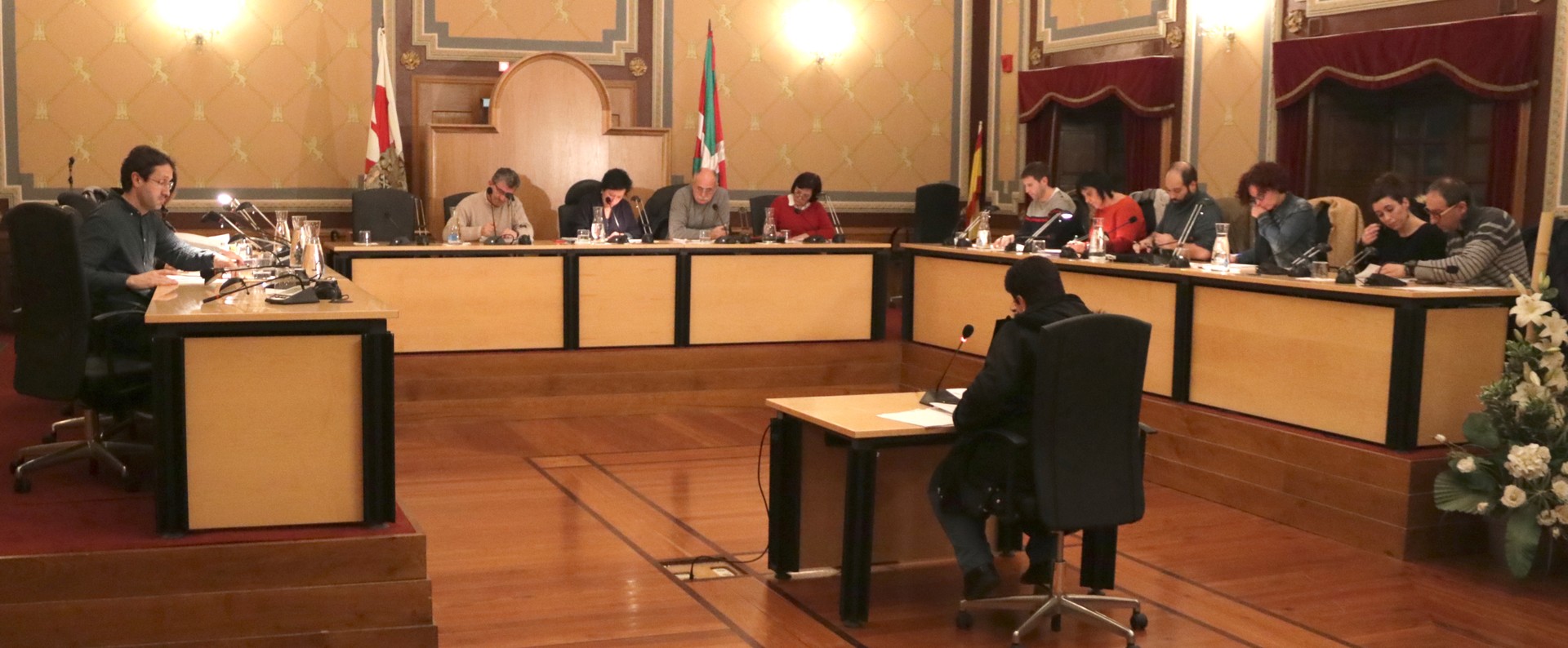 Espetxe politika berria eskatu du Bergarako udalbatzak, aho batez