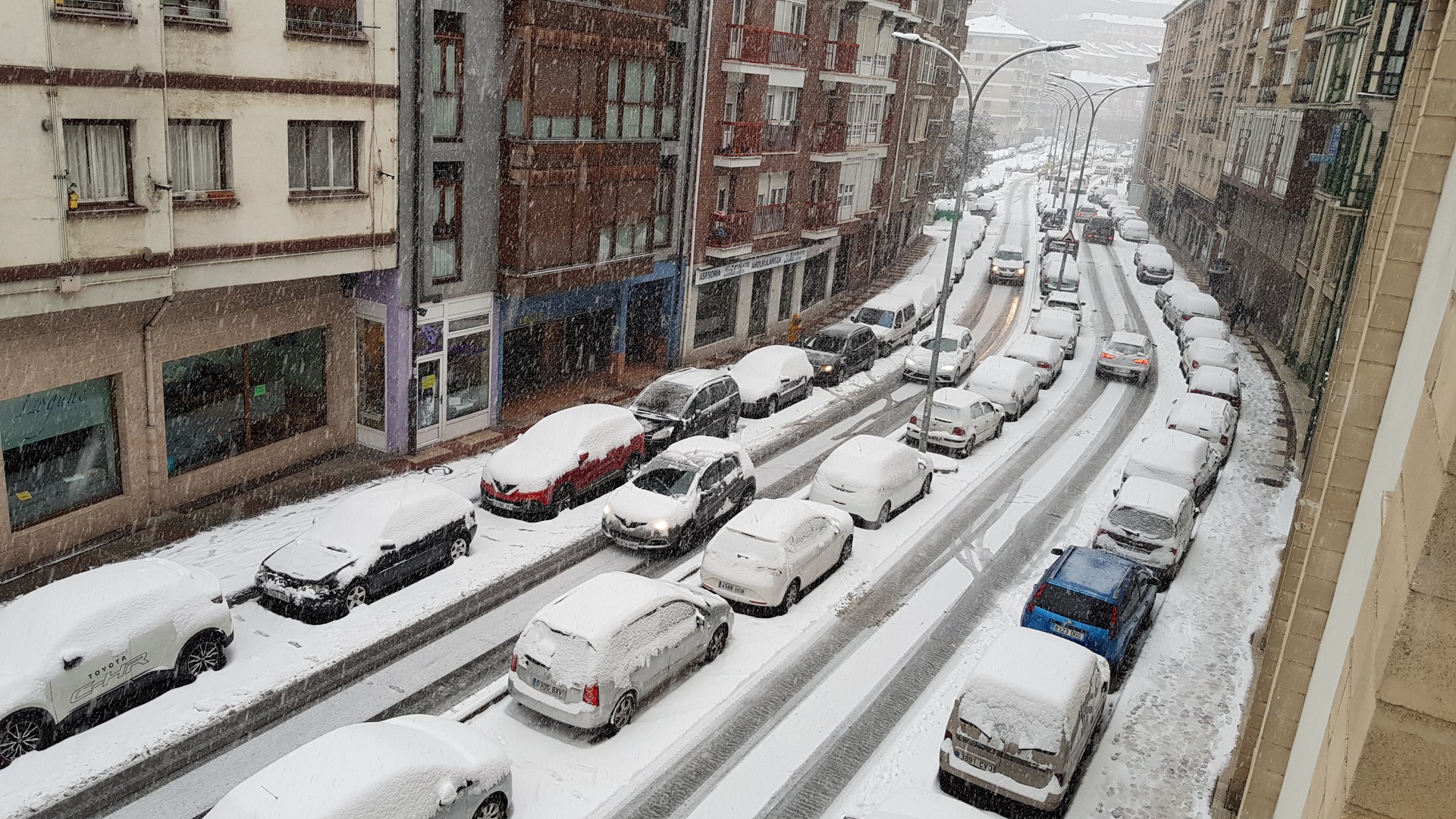 Arazoak errepideetan, elurragatik eta izotzagatik