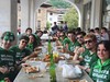 Paellaren bueltan elkartu dira Aretxabaletako kuadrillak