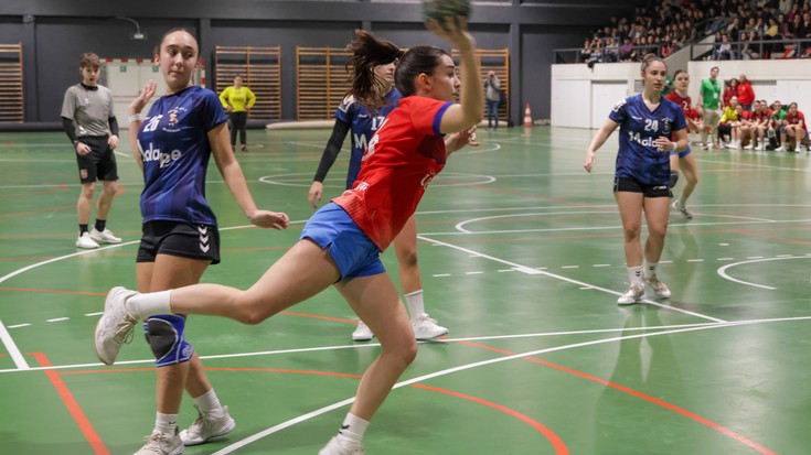 Egonkor jarraitzen du eskubaloiko senior taldeak