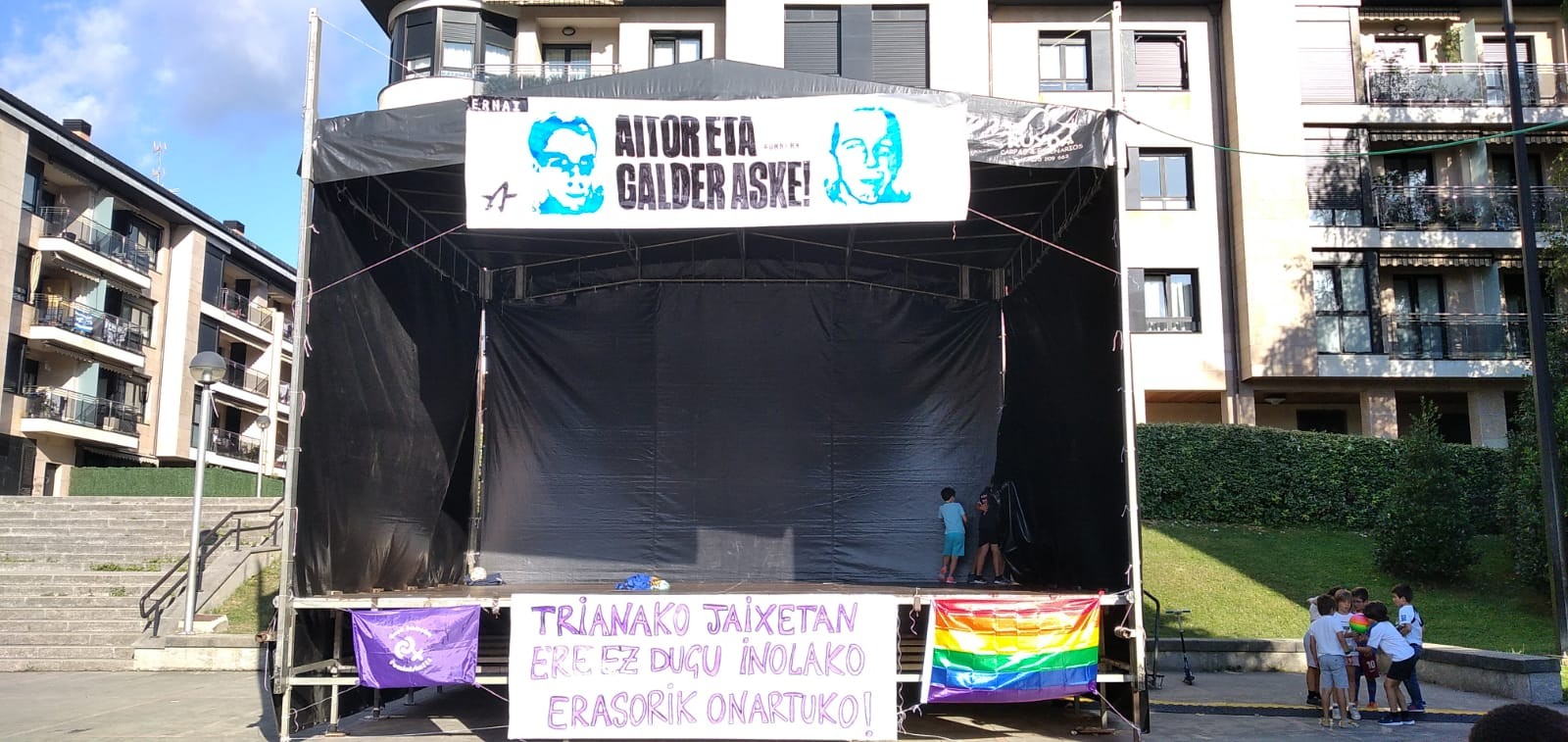 Trianan izandako erasoak salatu ditu auzoko jai batzordeak