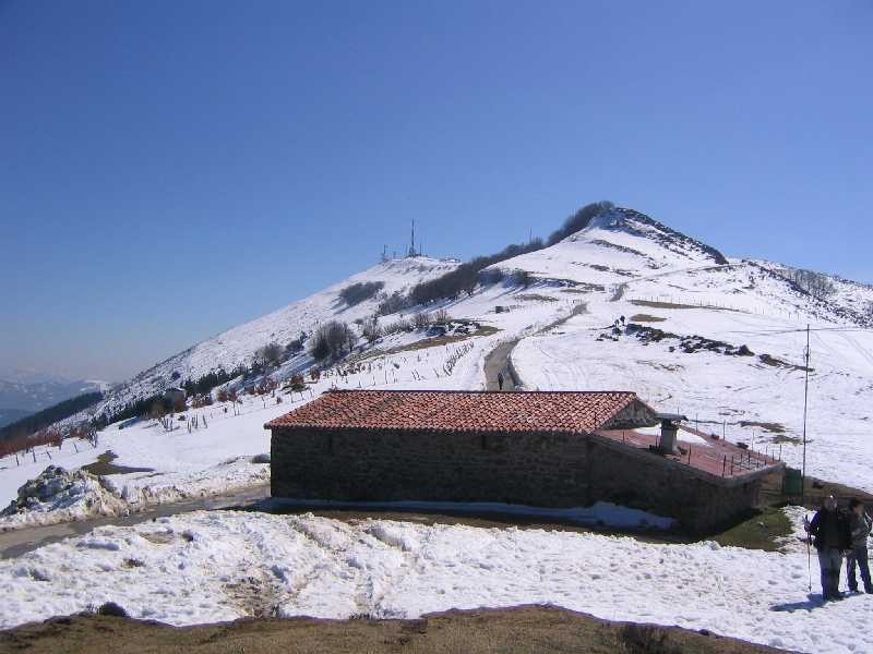 Arrolak Oiz mendira irteera antolatu du domekarako