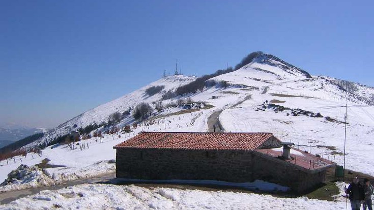 Arrolak Oiz mendira irteera antolatu du domekarako