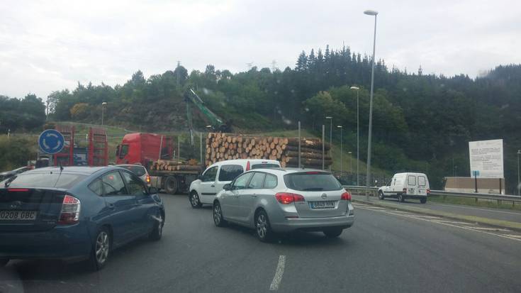 Kamioi bati zama erori zaio Epeleko biribilgunean