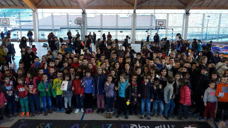 Herritarrekin batera euskararen alde lanean