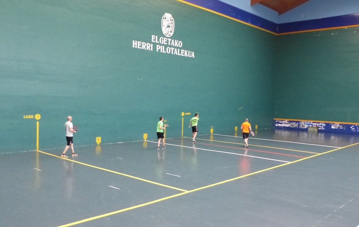Mugimendua, berriz ere, Elgetako udal pilotalekuan