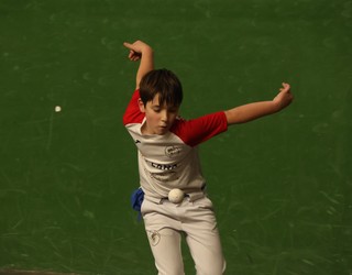 Deba Arroko Gabonetako pilota txapelketa abian da Aramaion