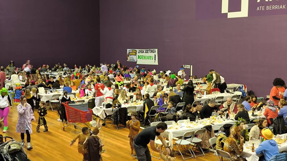 Haur eta Guraso Asanbladak eskerrak eman dizkie Inauterietako mozorro paellan batutakoei