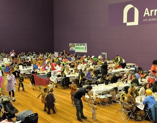 Haur eta Guraso Asanbladak eskerrak eman dizkie Inauterietako mozorro paellan batutakoei