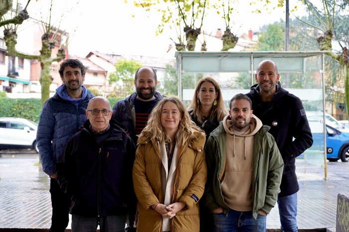 Eskualdeko autobus zerbitzuaren "egoera larria" konpontzeko bilera egingo dute alkateek Aldundiarekin