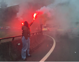 Grebako sindikatu deitzaileen lehen mobilizazioa Elorregin zirkulazioa etetea izan da